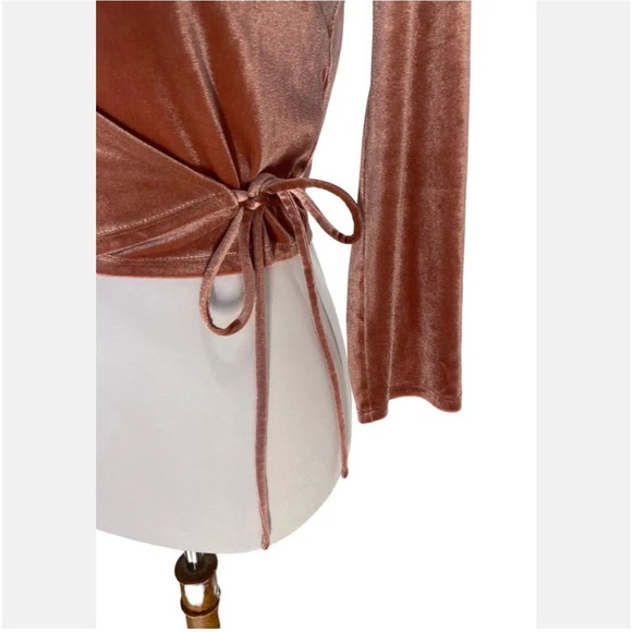 Forever 21 cropped Velvet Wrap Top Pink - Picture 8 of 11